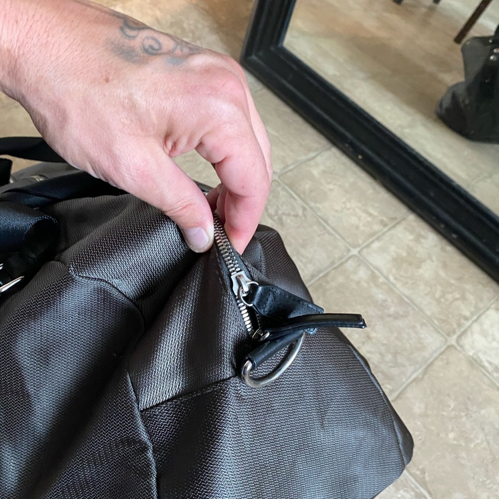 Used versace small duffel bag - Picture 3 of 4